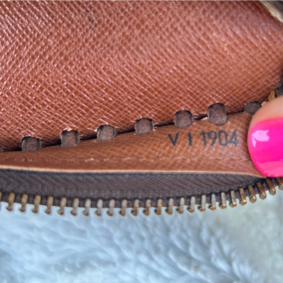 Authentic Louis Vuitton Babylone Monogram - Picture 13 of 15